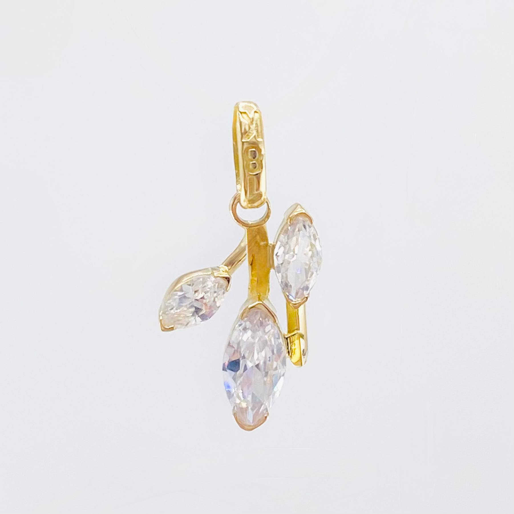 Dije Muerdago Tres Hojas 1.2gr / 2cm / Oro Amarillo 18K