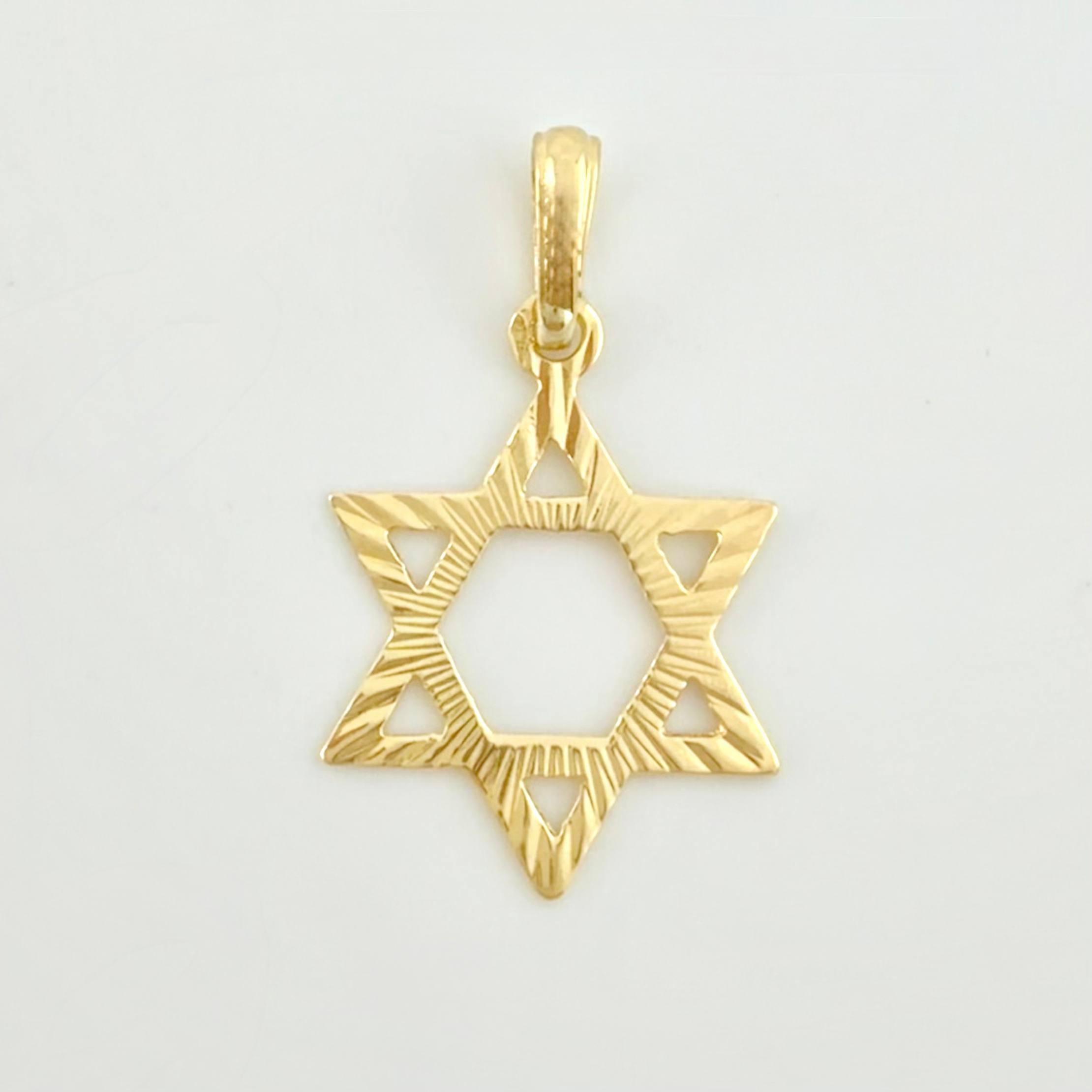 Dije Estrella De David 0.95gr / 2.5cm / Oro Amarillo 18K *