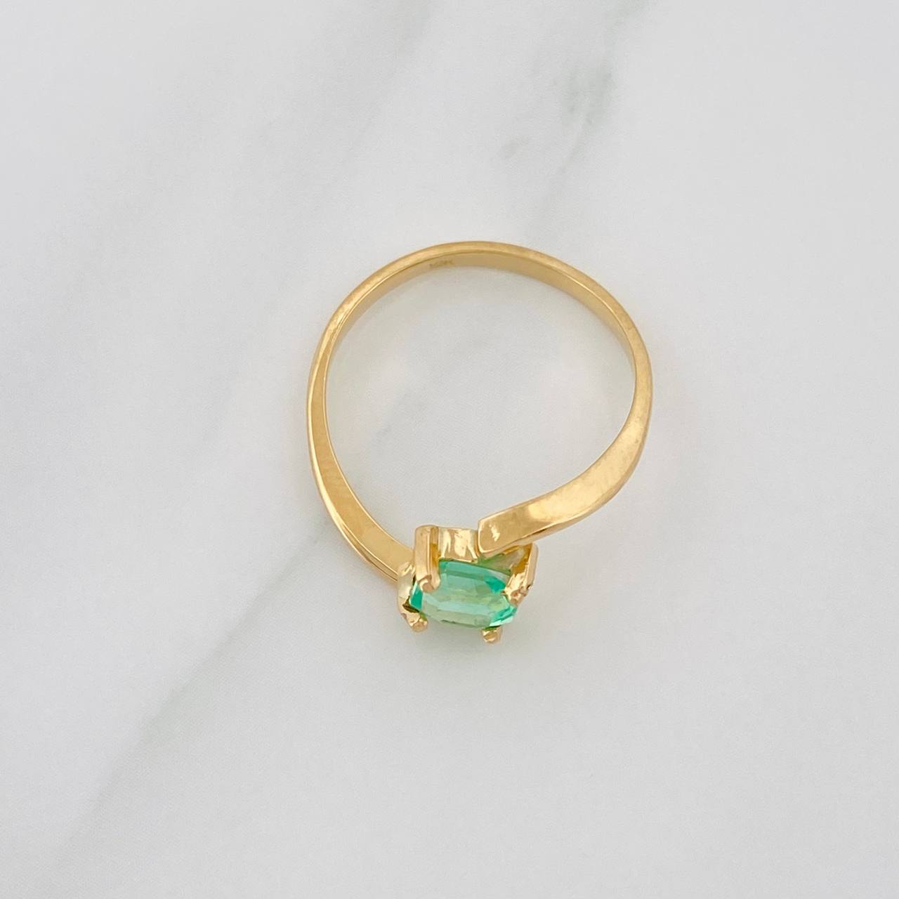 Anillo Ola Esmeralda 79pts 1.9g / T5 1/2 Oro Amarillo 18K