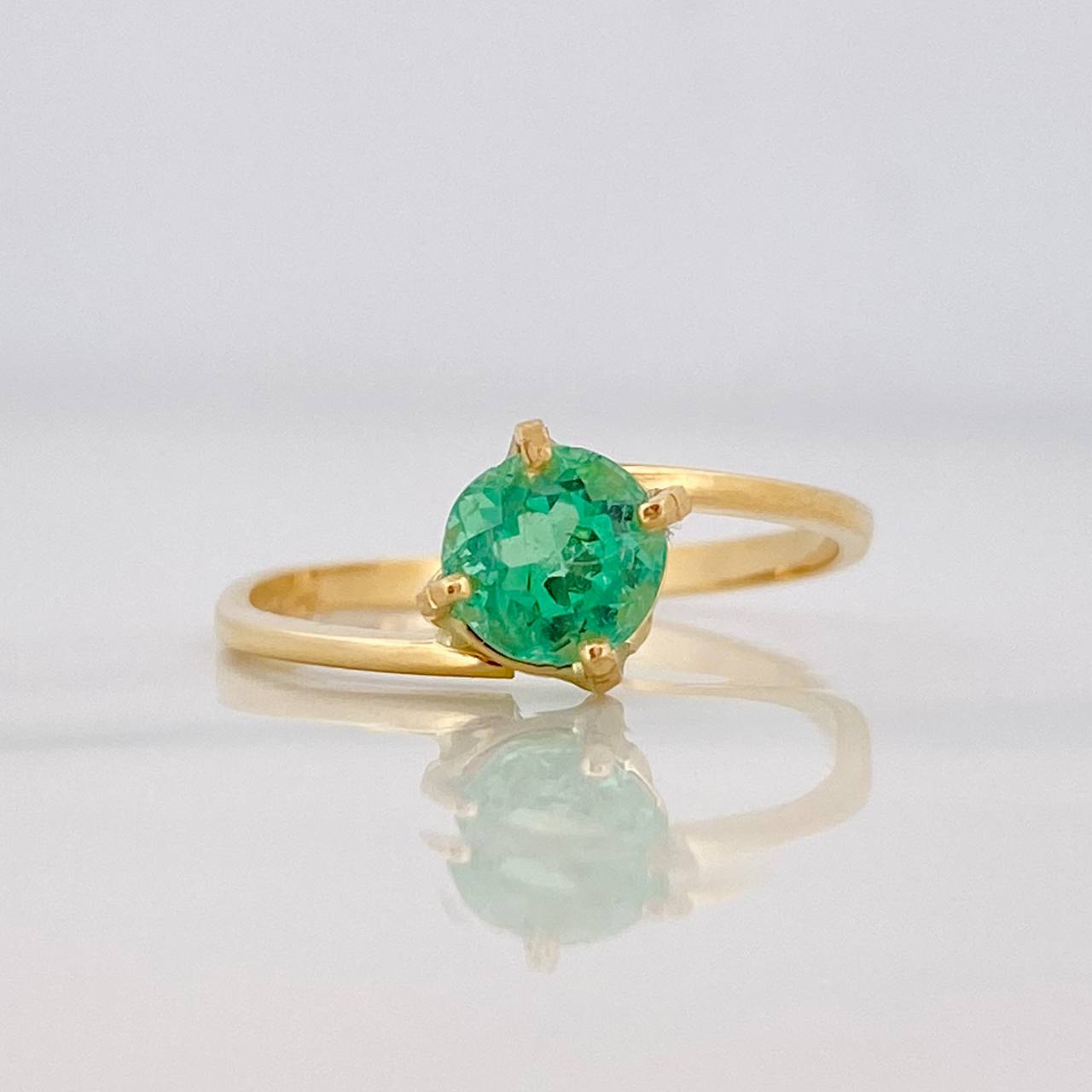 Anillo Ola Esmeralda 60pts 1.7g / T6 1/2 Oro Amarillo 18K