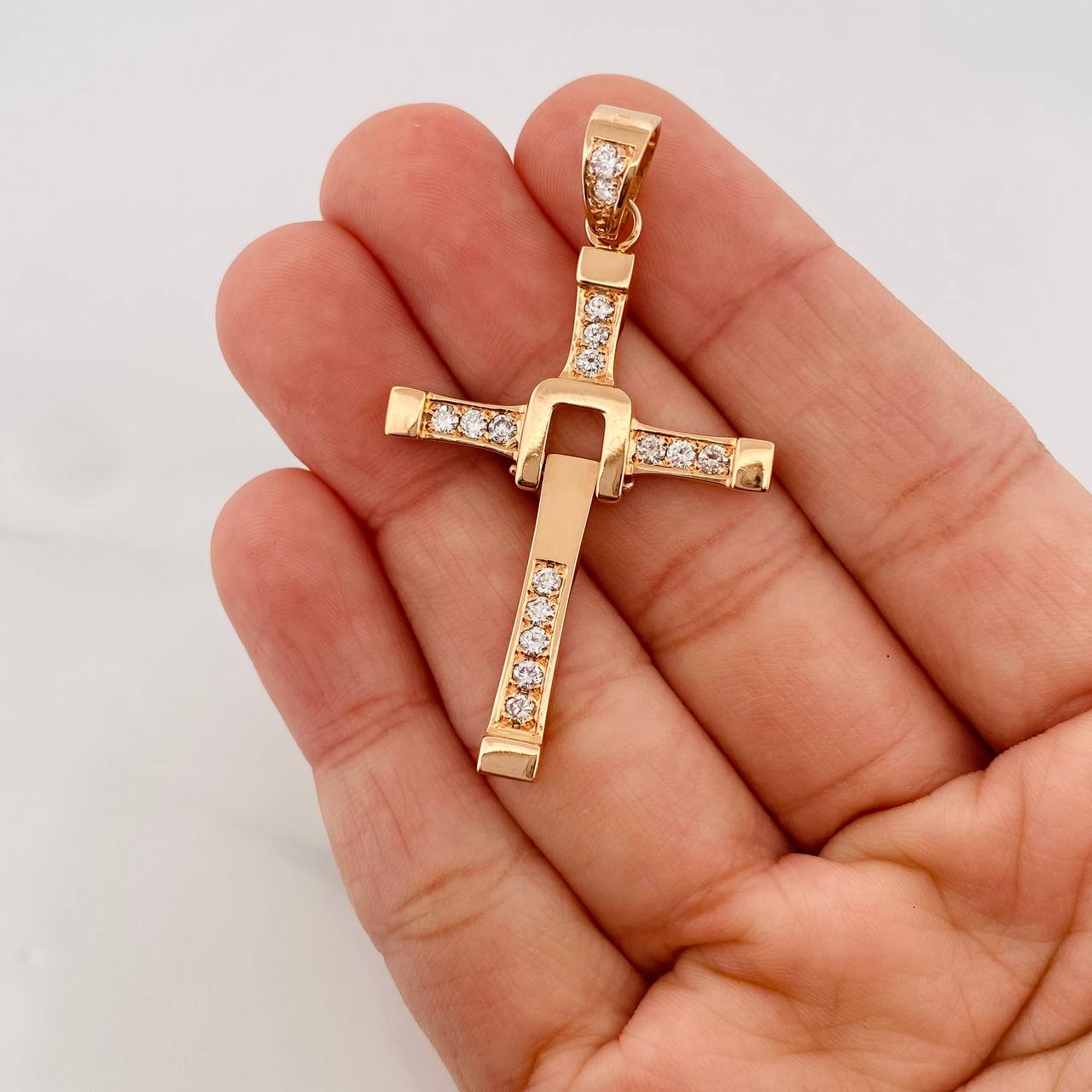 Dije Cruz Articulada Diamantes 36pts 8.25g / 5.5cm Oro Amarillo 18K