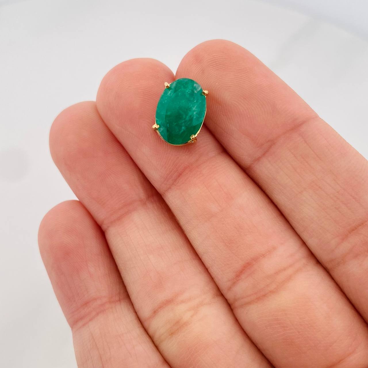 Dije Ovalo Esmeraldas 3qts 1.2g / 1.2cm Oro Amarillo 18K