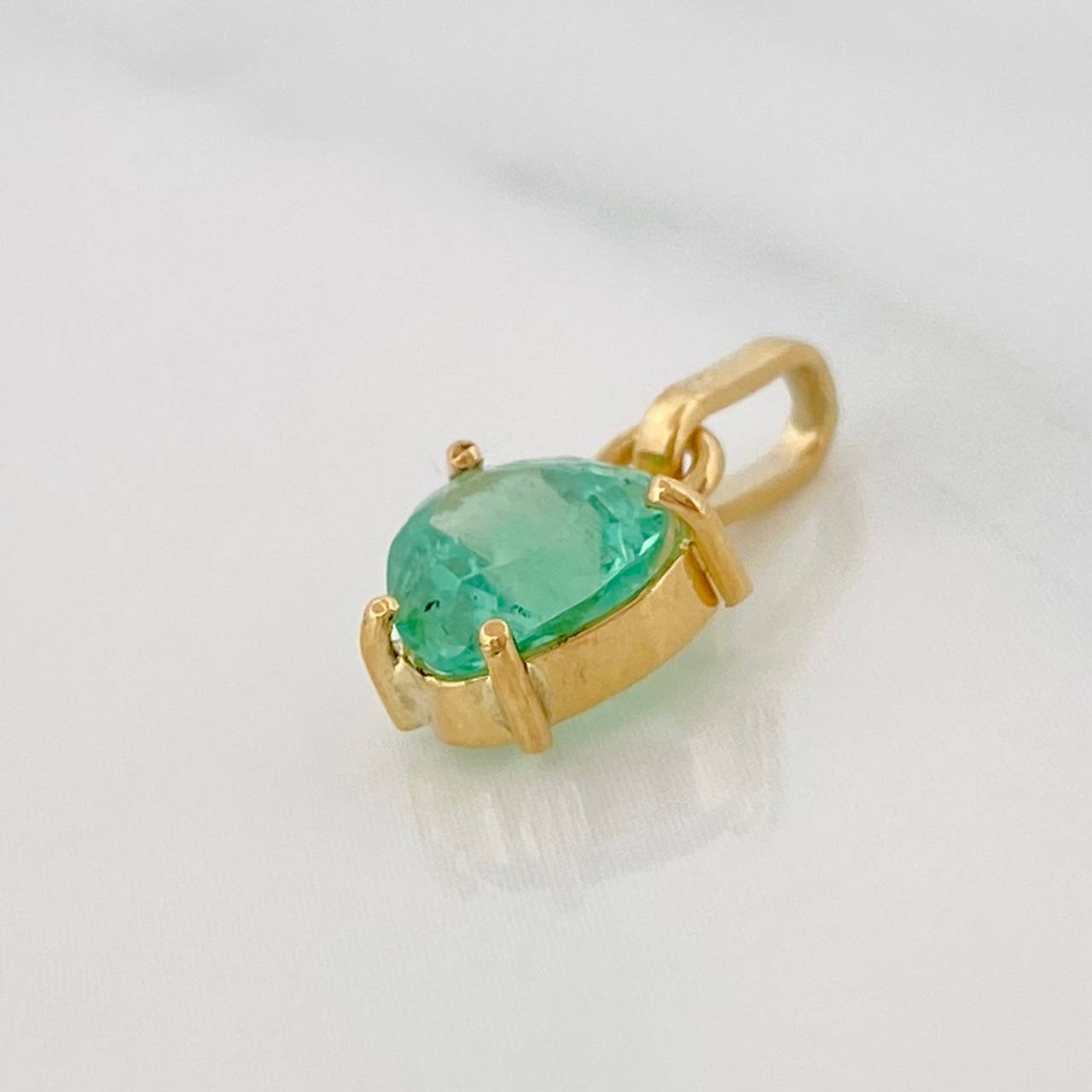 Dije Corazón Imperial Esmeralda 94pts 0.75g / 1.5cm Oro Amarillo 18K
