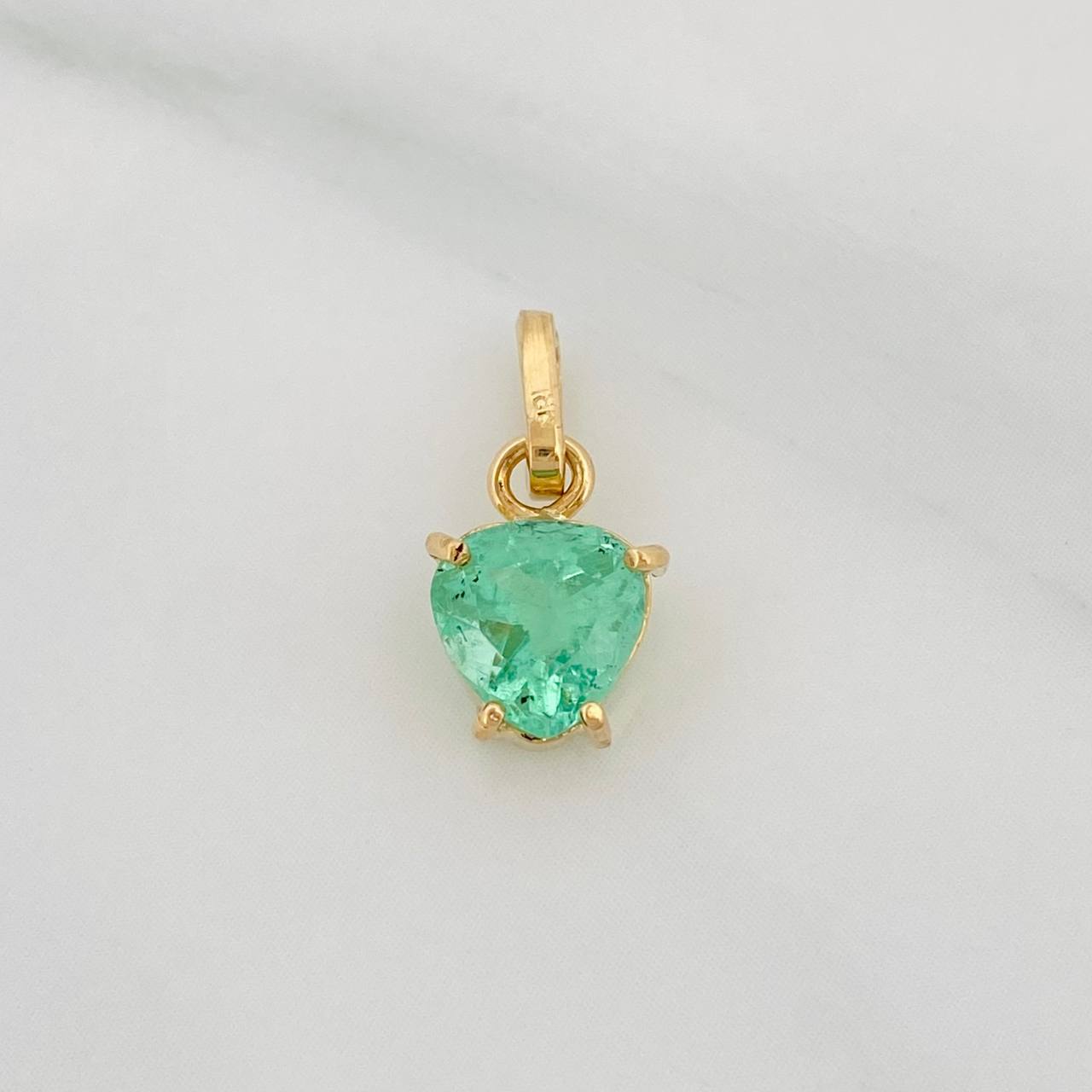 Dije Corazón Imperial Esmeralda 94pts 0.75g / 1.5cm Oro Amarillo 18K