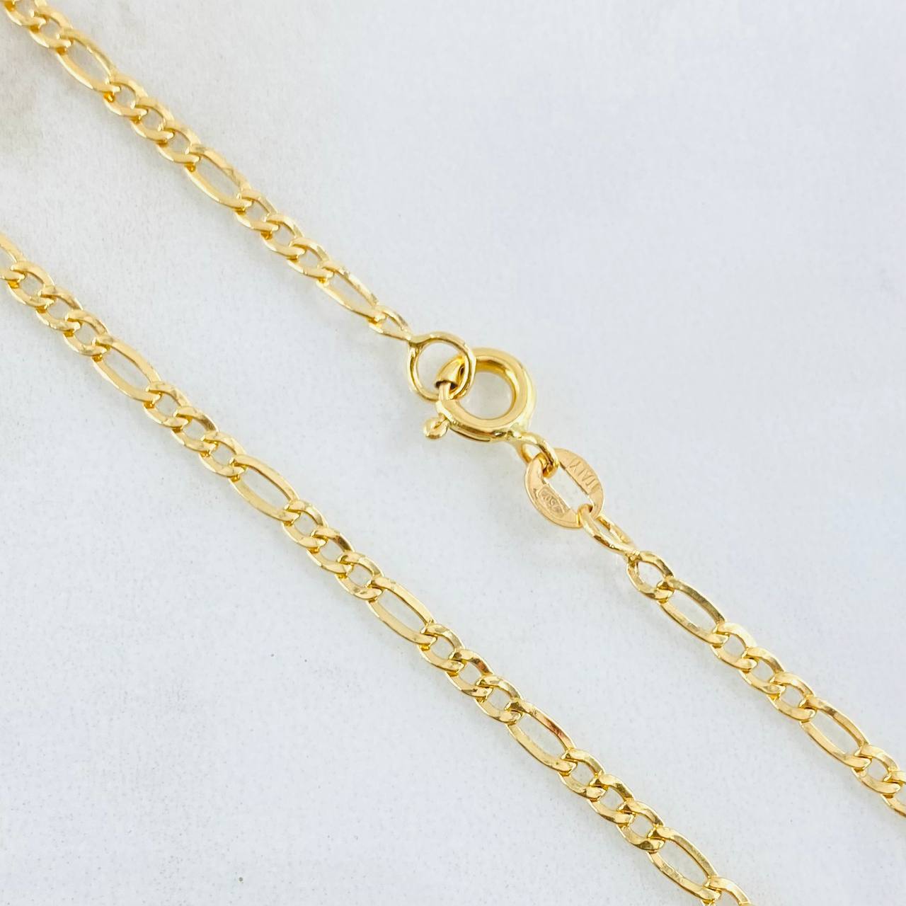 Cadena Figaro 3.75gr / 60cm / 2.4mm Oro Amarillo +1 18K *
