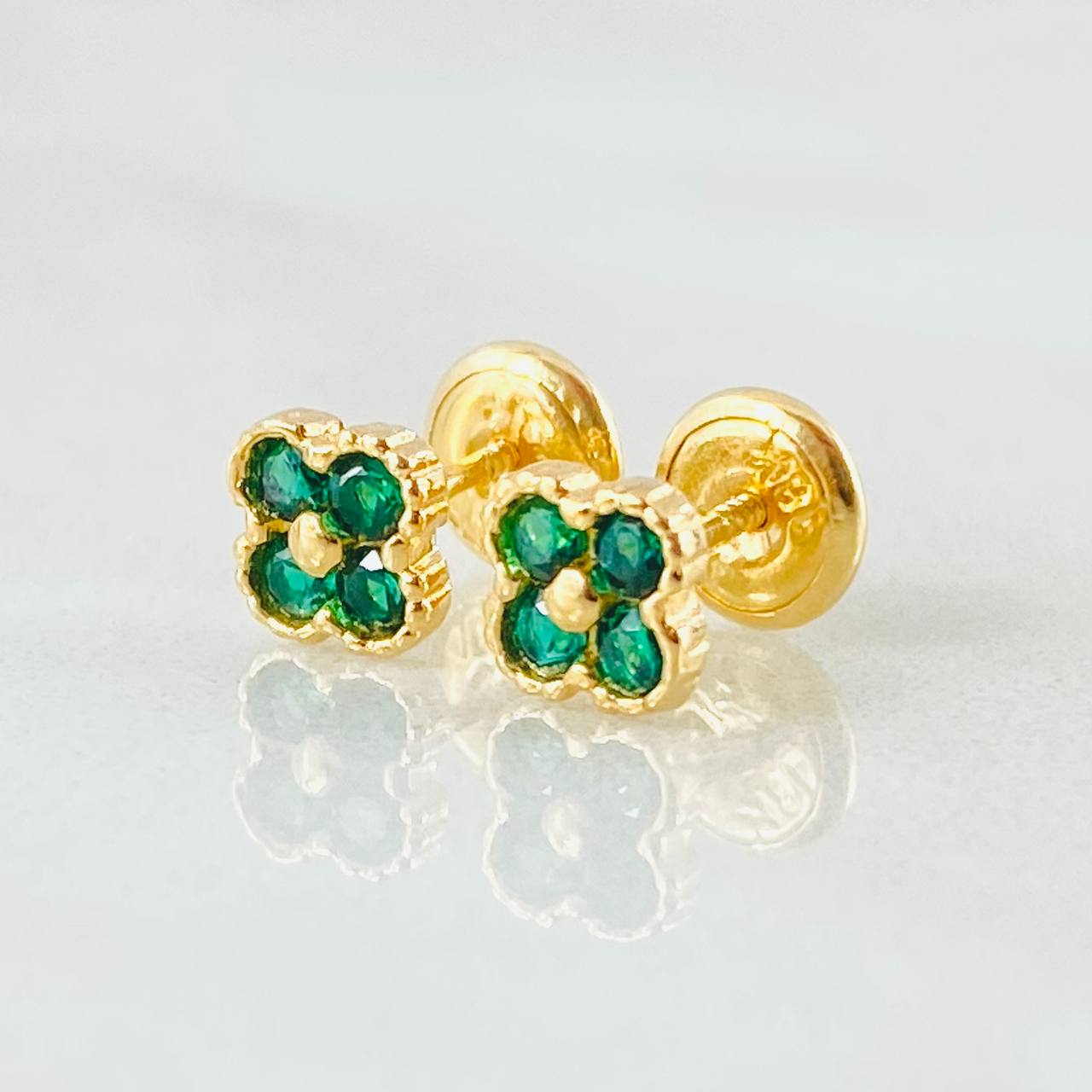 Topos Flor Trebol 1.05gr / 5.1mm Oro Amarillo 18K *