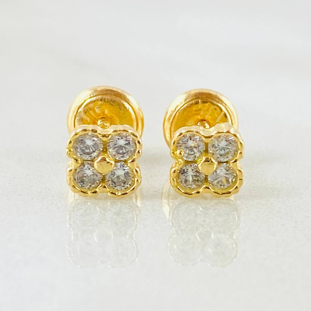 Topos Flor Trebol 1.2gr / 5.1mm Oro Amarillo 18K *