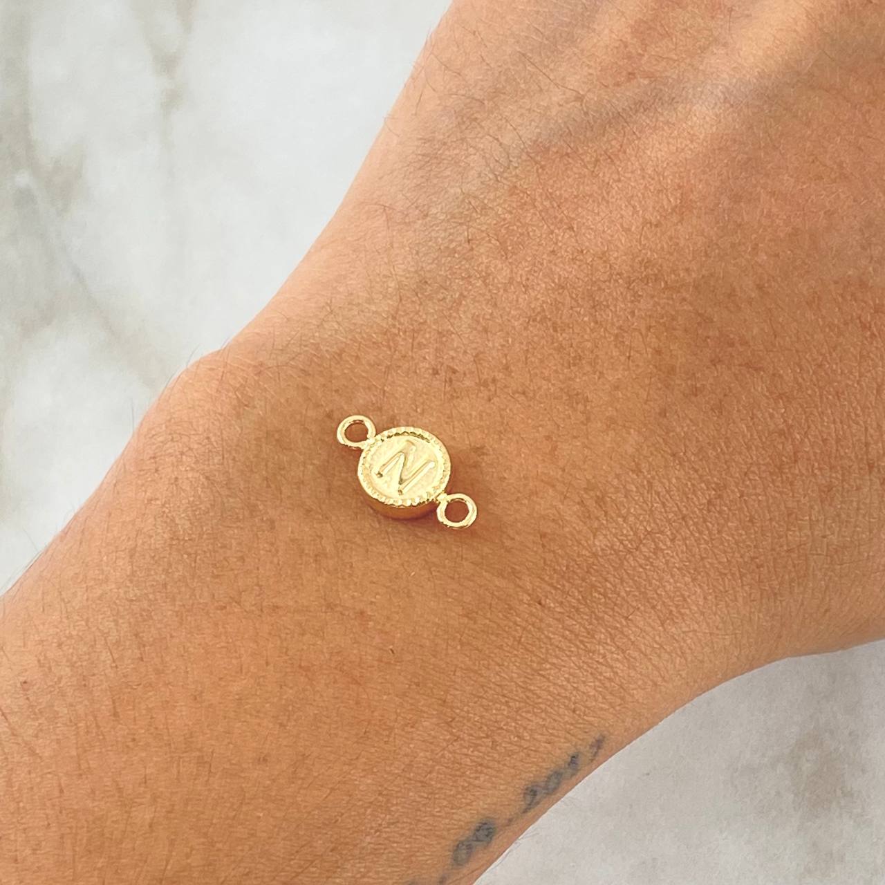 Herraje Letra N 0.45gr / 1.5cm / Circulo Bordeado Oro Amarillo 18K *