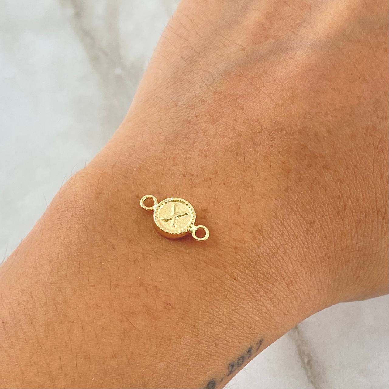 Herraje Letra X 0.45gr / 1.5cm / Circulo Bordeado Oro Amarillo 18K *