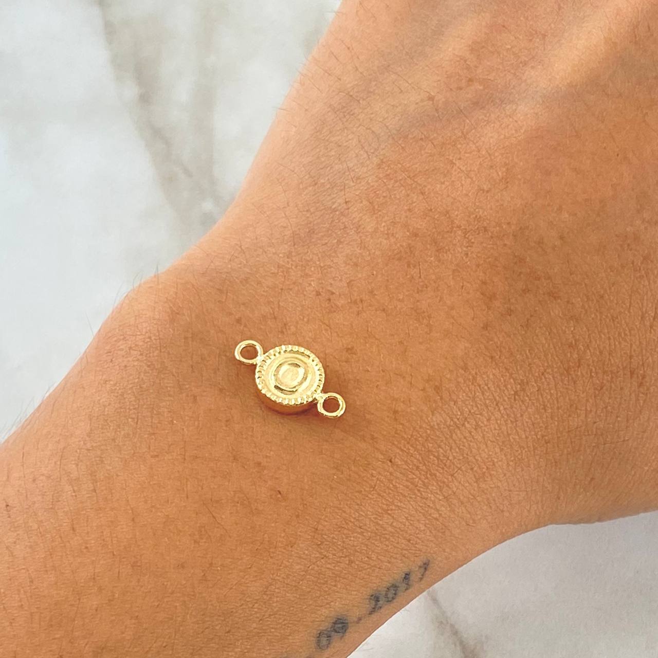 Herraje Letra O 0.45gr / 1.5cm / Circulo Bordeado Oro Amarillo 18K ©