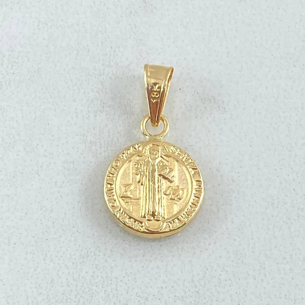 Dije San Benito 0.55gr / 1.8cm / Oro 18K ©