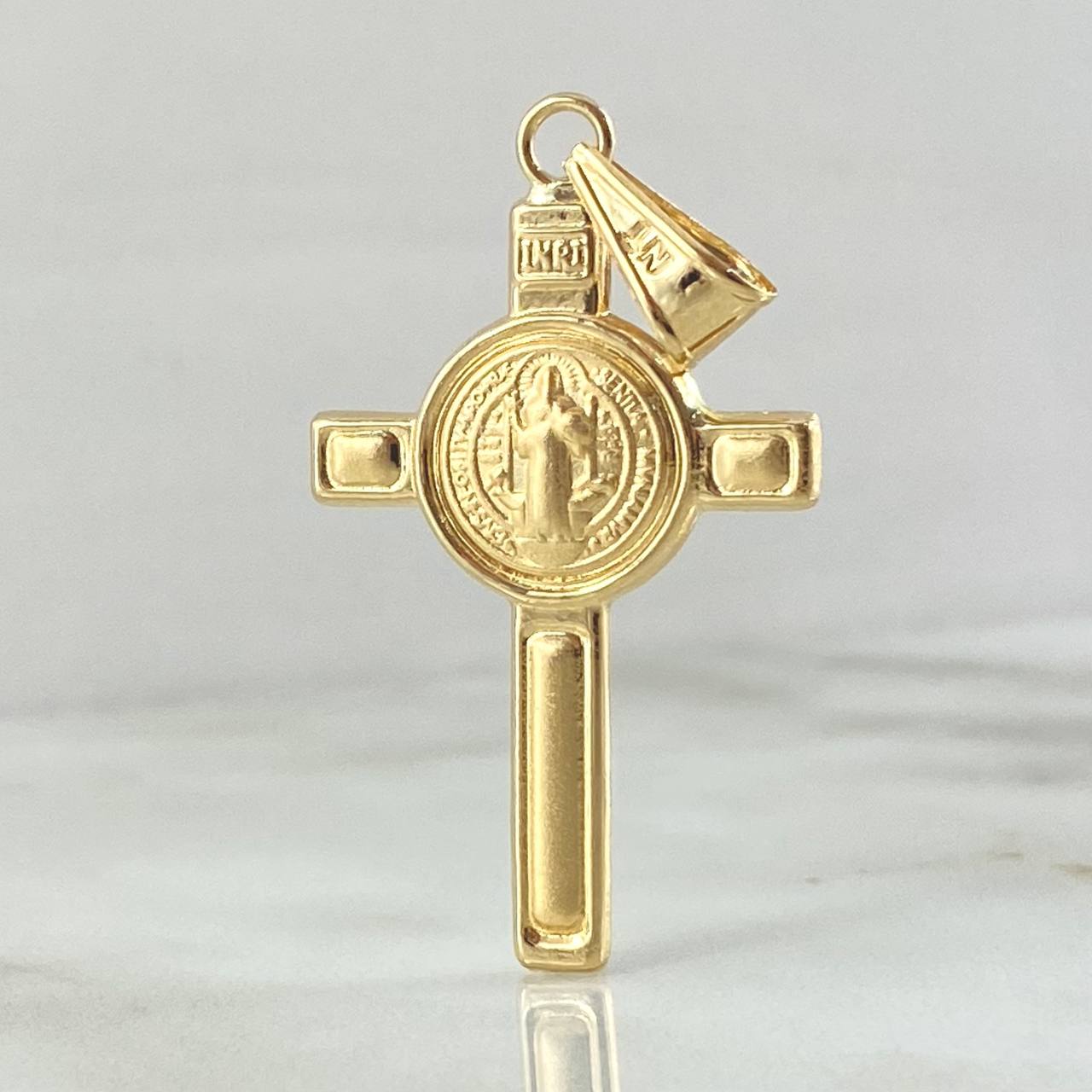 Dije Cruz San Benito 2.55gr / 4.7cm / Oro 18K ©