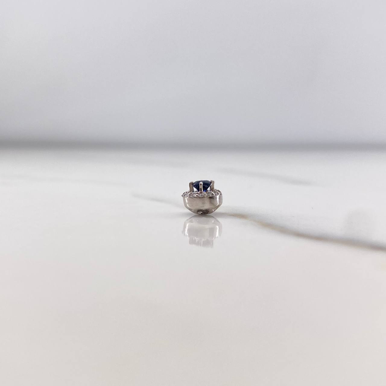 Dije Halo 0.6gr / 1.1cm / Zafiro 11pts Diamantes 08pts Oro Blanco 18K &