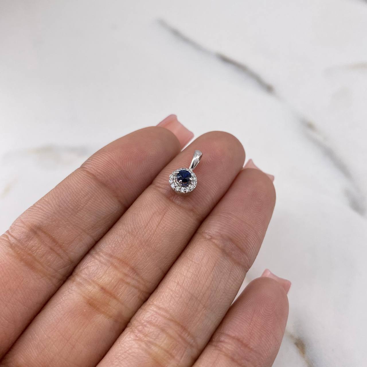 Dije Halo 0.6gr / 1.1cm / Zafiro 11pts Diamantes 08pts Oro Blanco 18K &