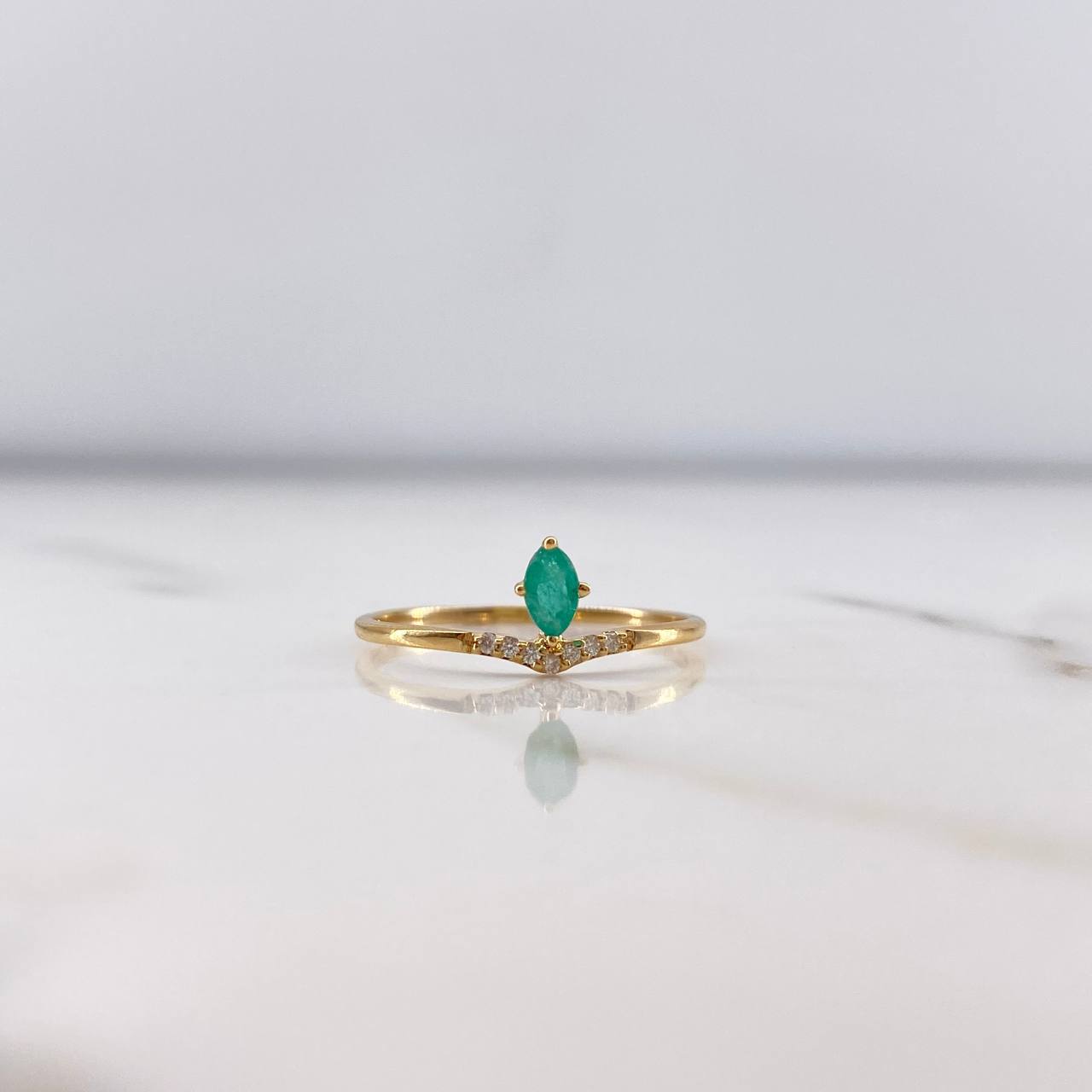 Anillo Solitario Tiara 0.9gr / T6 / Esmeralda 13pts Diamantes 06pts Oro Amarillo 18K (Joya) &