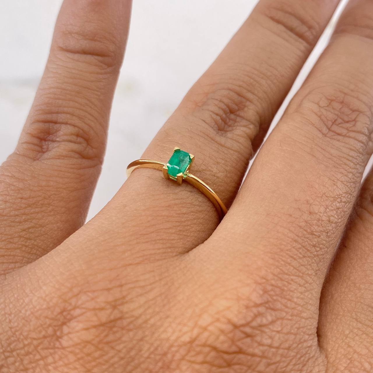 Anillo Solitario Rectangulo 1.05gr / T6 / Esmeralda 27pts Oro Amarillo 18K (Joya) &