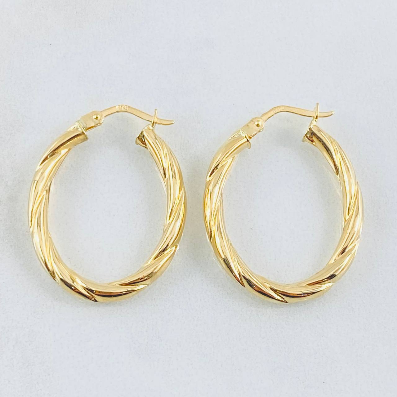 Candongas Mary Ovalada 2.55gr / 2.9cm / Oro Amarillo 18K ©