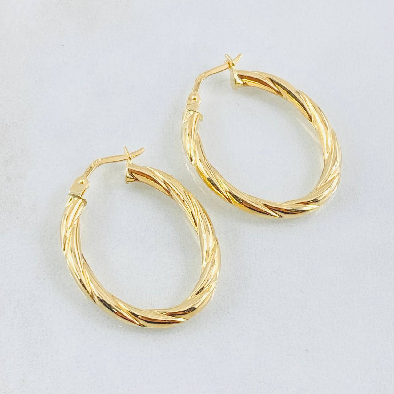 Candongas Mary Ovalada 2.6gr / 3cm / Oro Amarillo 18K