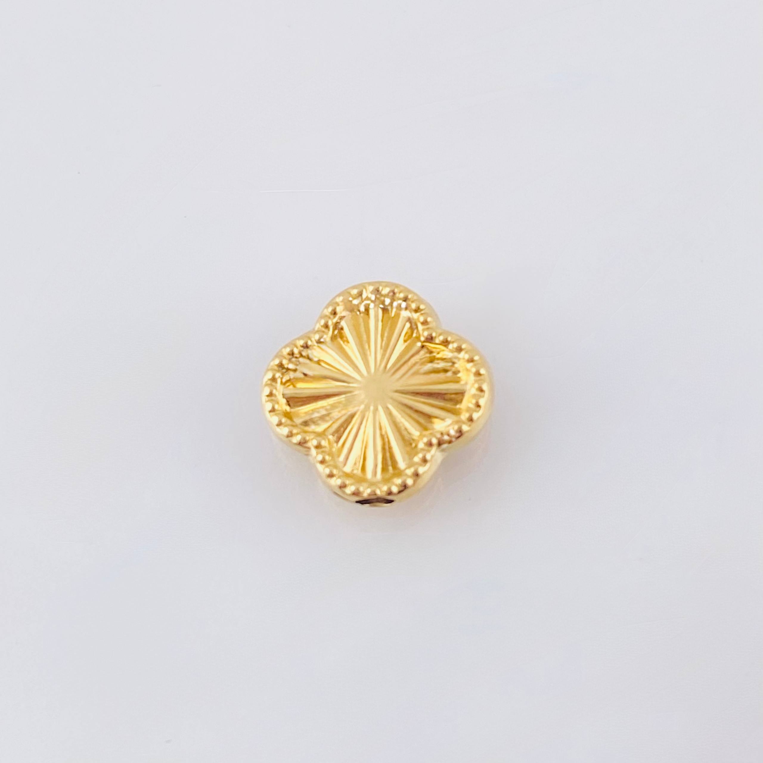 Herraje Trebol Dorado 0.6gr / 1.5cm / Oro Amarillo 18K *