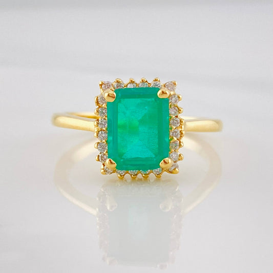 Anillo Solitario Cuadrado Esmeralda 1.67qts Diamantes 15pts 3.1g / T6 Oro Amarillo 18K