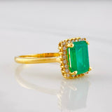 Anillo Solitario Cuadrado Esmeralda 1.67qts Diamantes 15pts 3.1g / T6 Oro Amarillo 18K