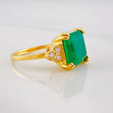 Anillo Cuadrado Imperial Esmeralda 3.7qts Diamantes 12pts 6.15g / T6 1/4 Oro Amarillo 18K