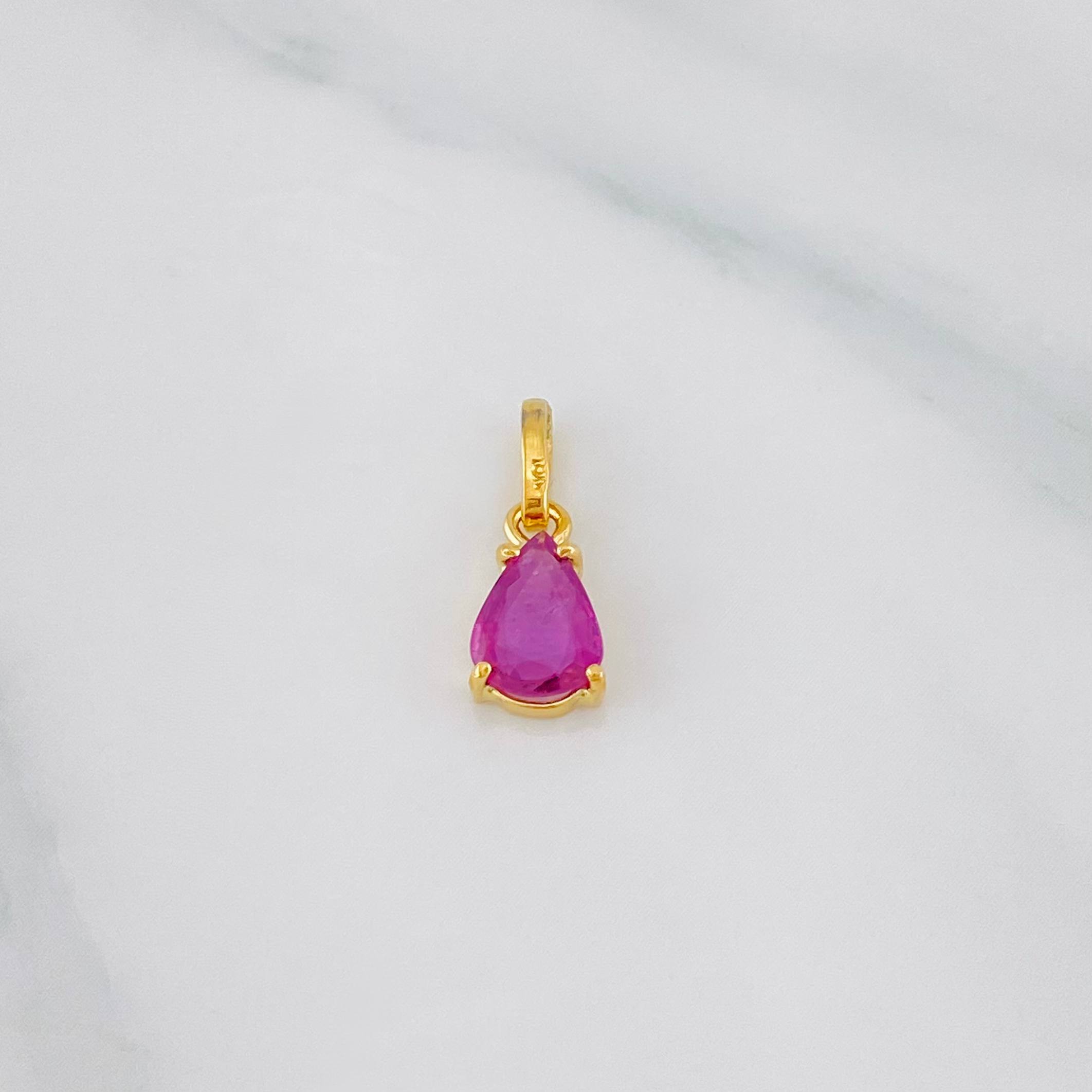 Dije Lagrima Rubí 84pts 0.65g / 1.5cm Oro Amarillo 18K