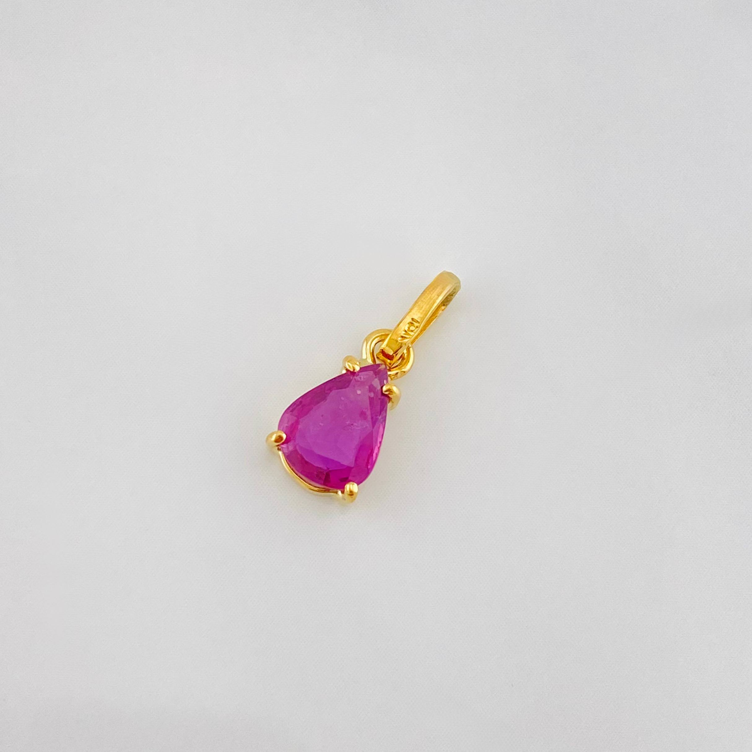 Dije Lagrima Rubí 84pts 0.65g / 1.5cm Oro Amarillo 18K
