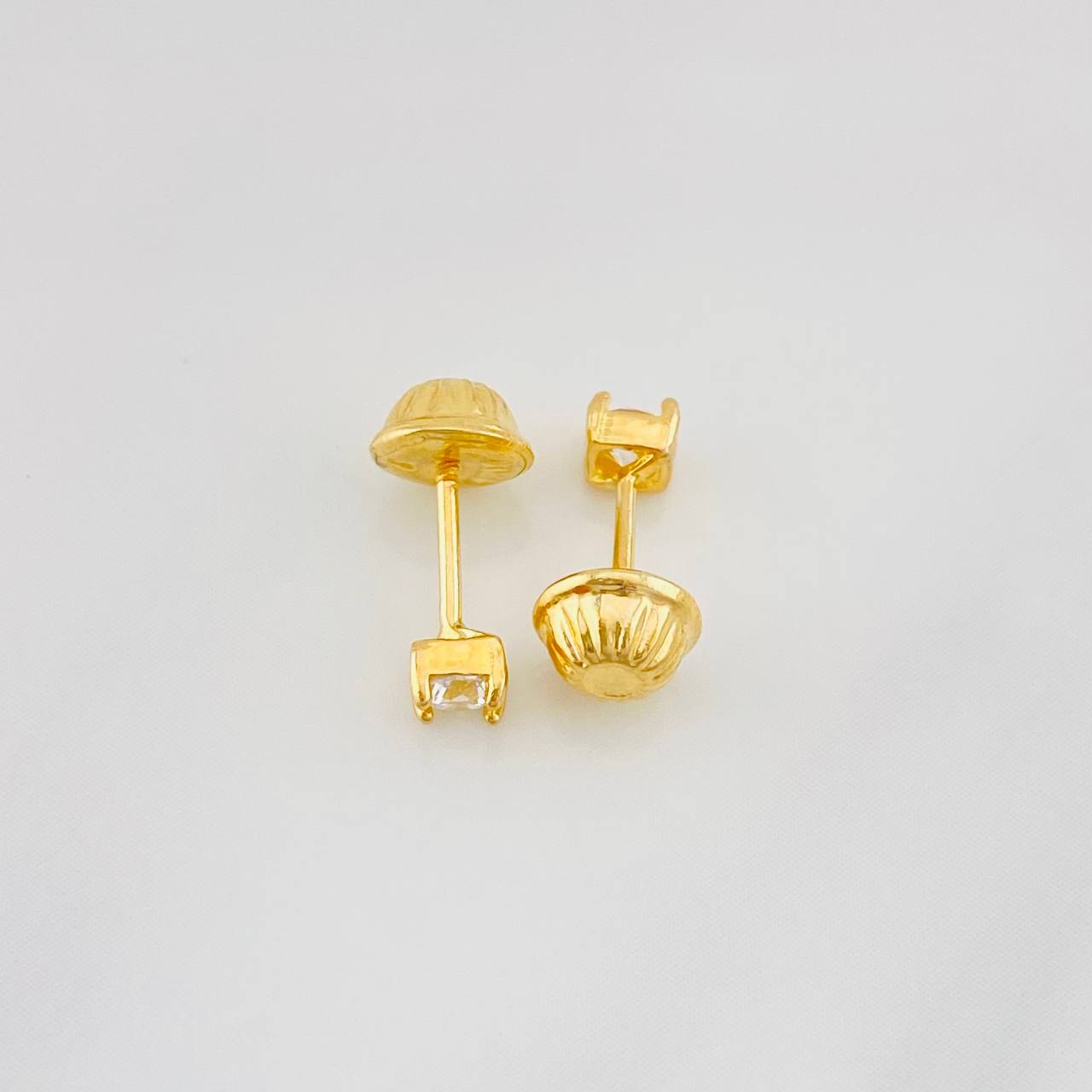 Topos Cuatro Garras 0.6g / 3.1mm Oro Amarillo 18K