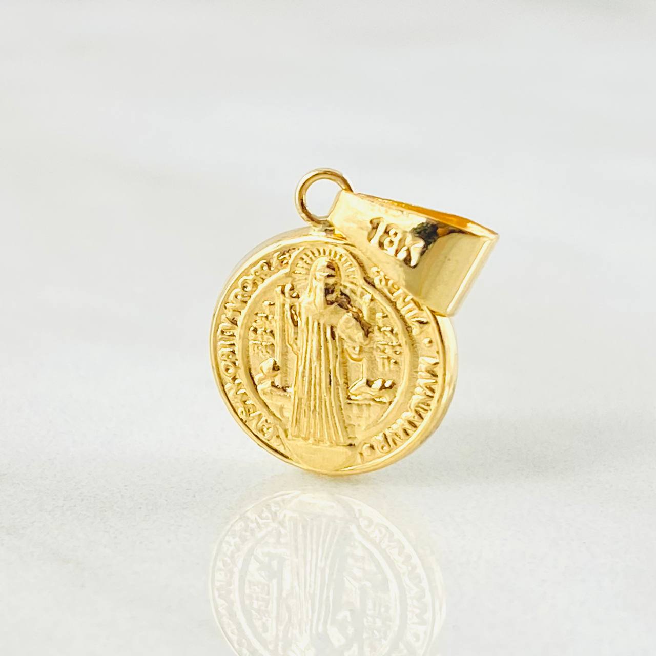 Dije San Benito 0.9gr / 2.2cm / Oro Amarillo 18K