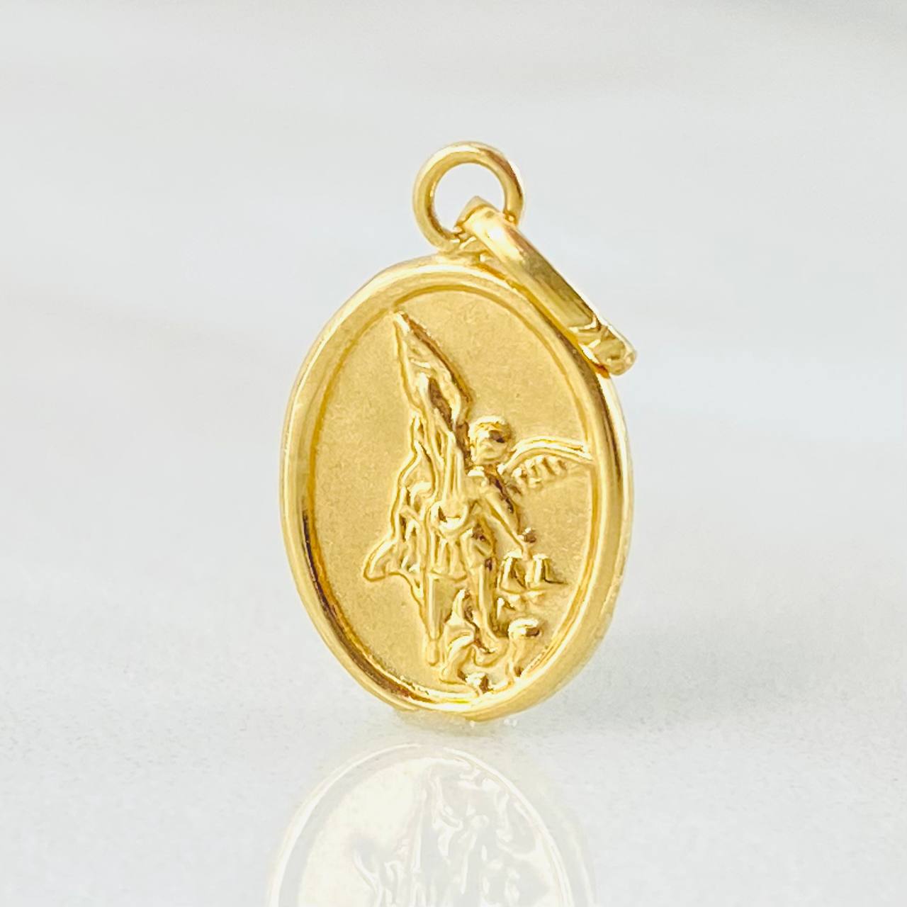Dije San Miguel Arcangel 0.45gr / 1.9cm / Oro Amarillo 18K ©