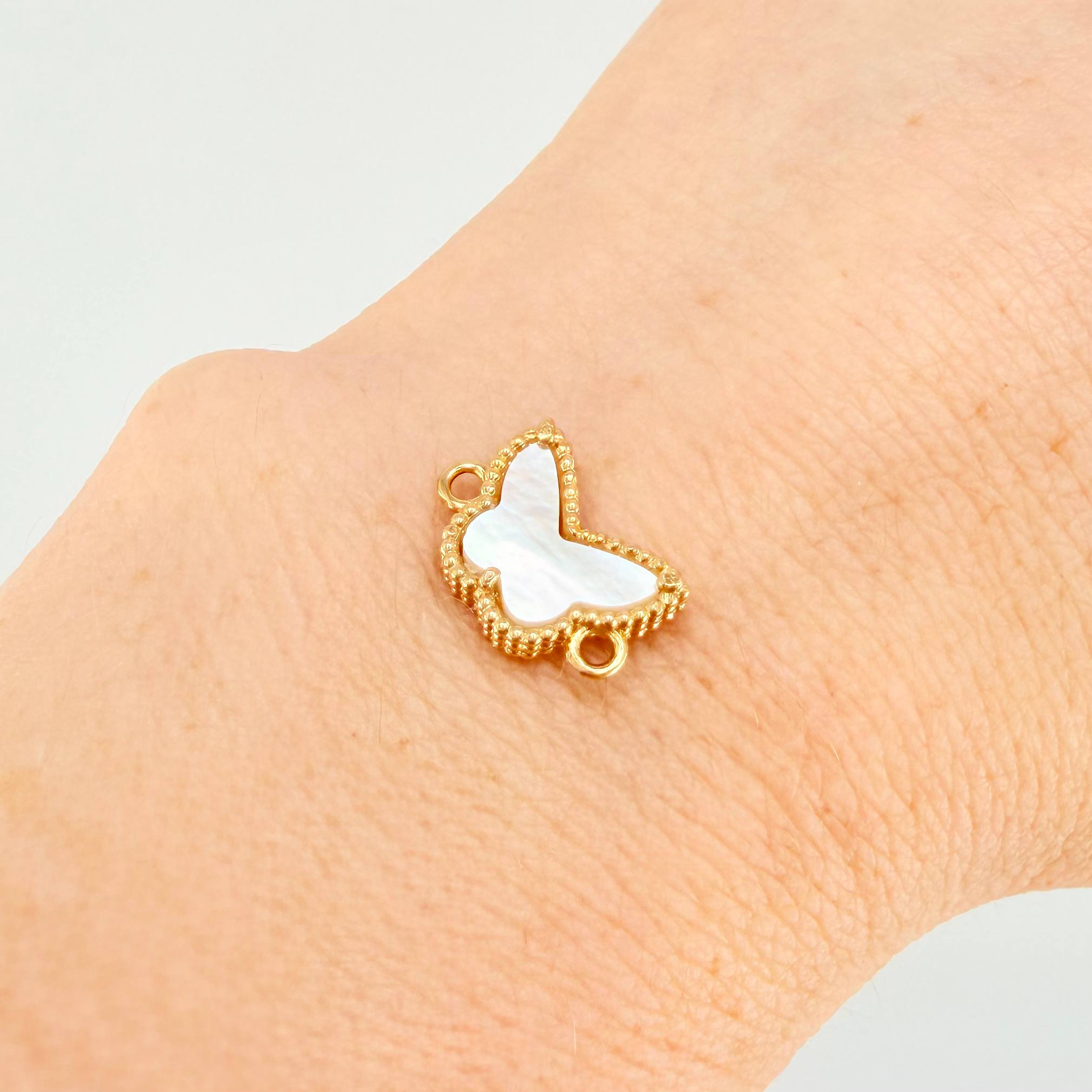 Herraje Mariposa Nacar Blanco 1.5gr / 1.5cm / Oro Amarillo 18K