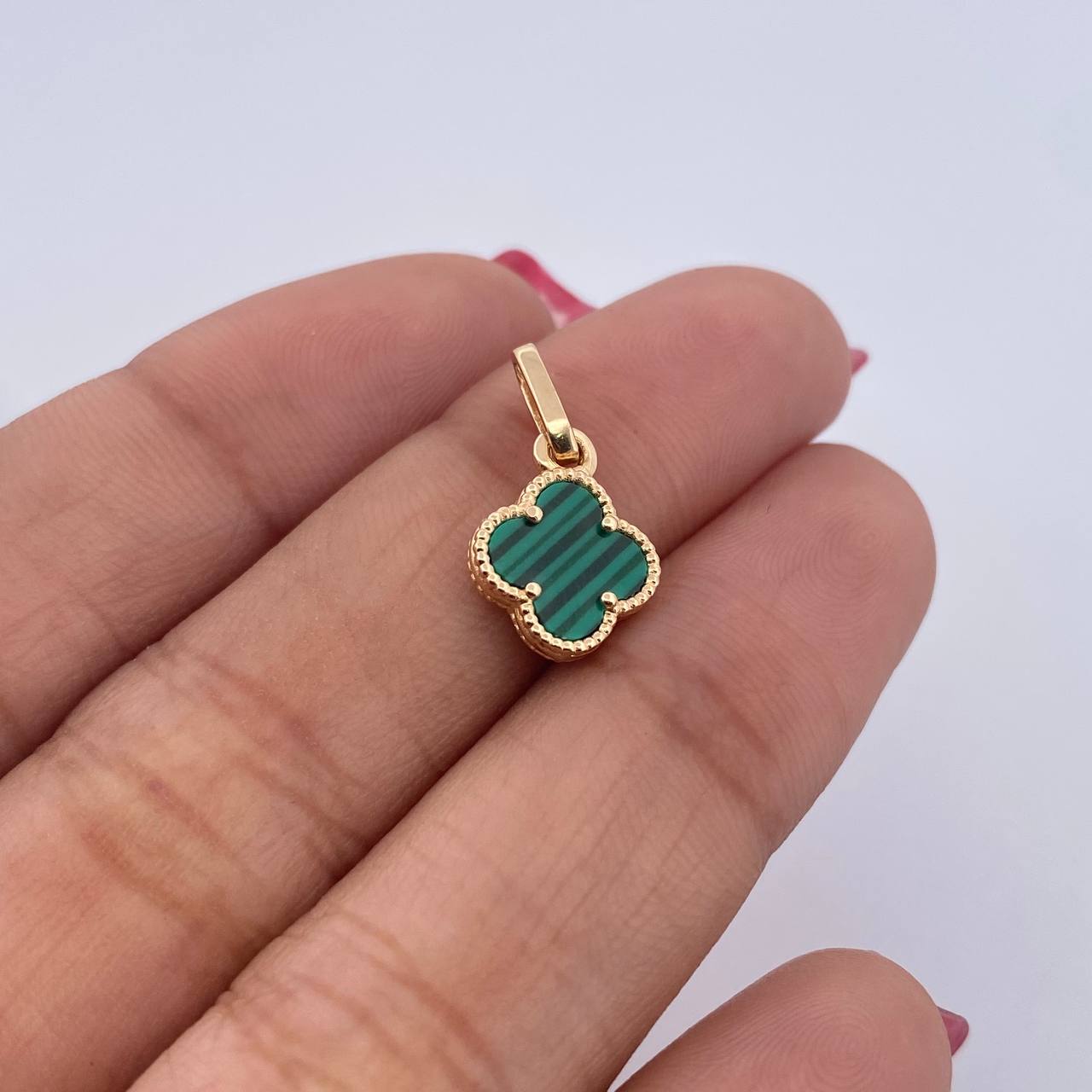 Dije Trebol 0.95gr / 1.7cm / Malaquita Verde Oro Amarillo Nac.Esp. 18K $
