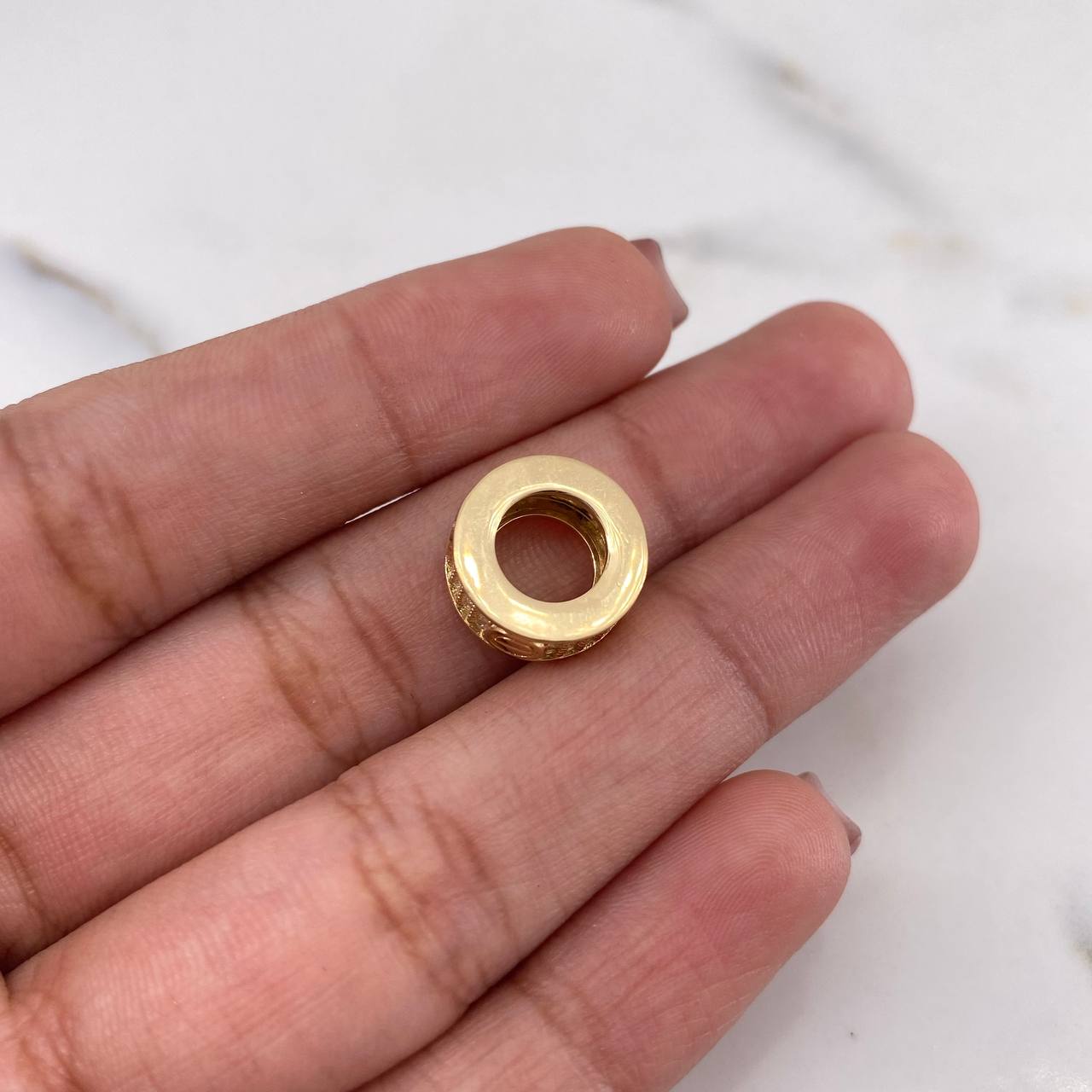 Dije Aro Tornillo 2.9gr / 1.2cm / Circones Blancos Oro Amarillo 18K &