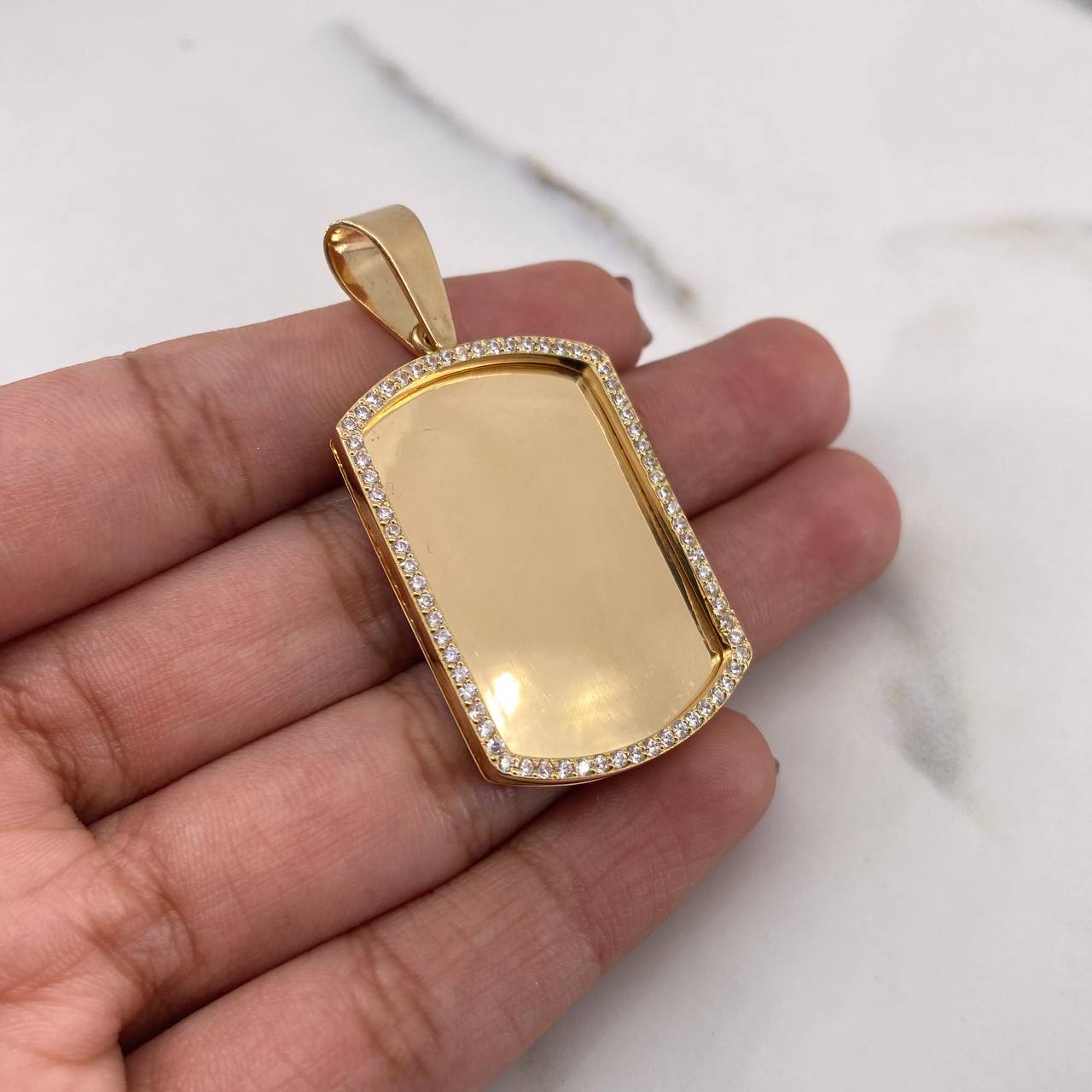 Dije Placa Rectangular 10.65gr / 4.6cm-3.3*2.4cm / Circones Blancos Oro Amarillo 18K &