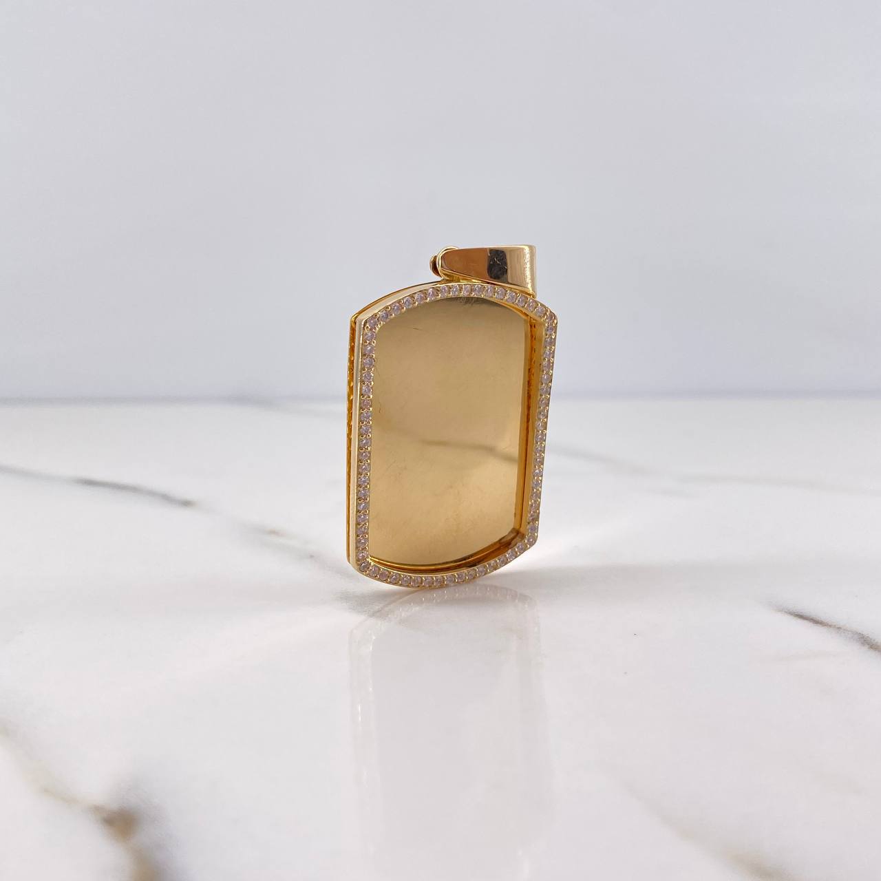 Dije Placa Rectangular 10.65gr / 4.6cm-3.3*2.4cm / Circones Blancos Oro Amarillo 18K &