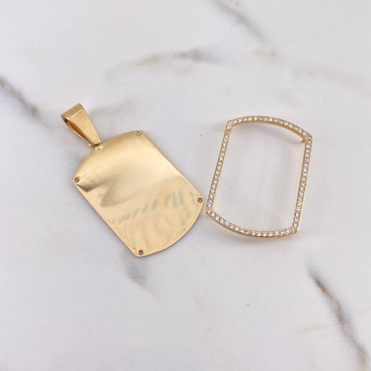 Dije Placa Rectangular 10.65gr / 4.6cm-3.3*2.4cm / Circones Blancos Oro Amarillo 18K &
