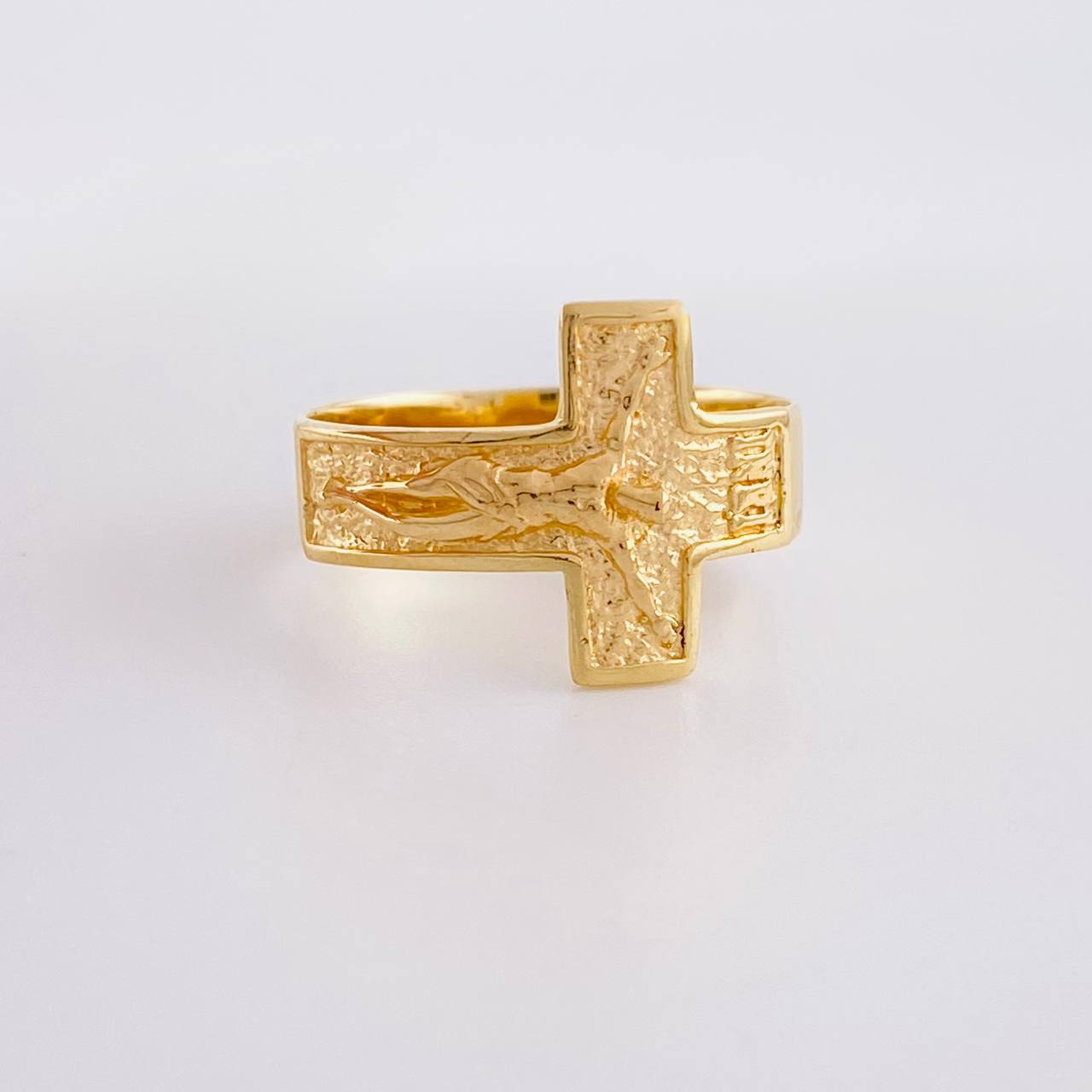 Anillo Cruz Cristo 4.25g / T8 1/2 Oro Amarillo 18K