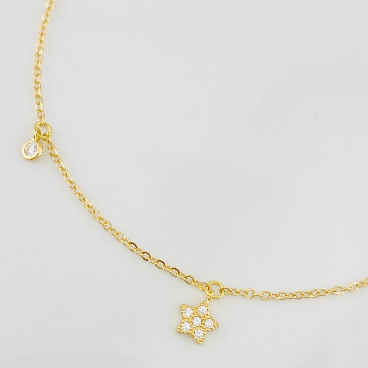 Pulso Modulable Aro Seguido Estrella 1.55g / 16.4cm - 18cm / 1.4mm Oro Amarillo 18K