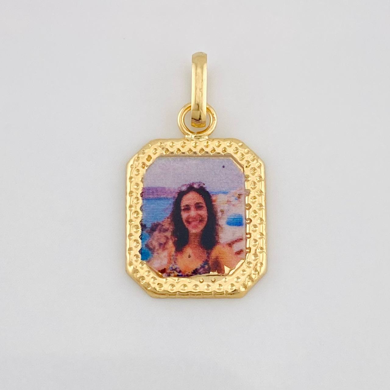 Dije Placa Bordeada 0.7 g / 2.3 cm Oro Amarillo 18K