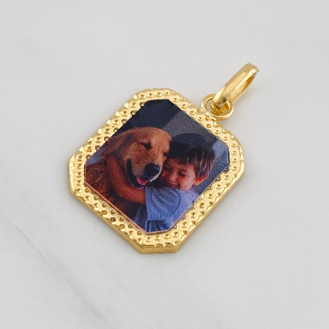 Dije Placa Bordeada 0.75 g / 2.3 cm Oro Amarillo 18K