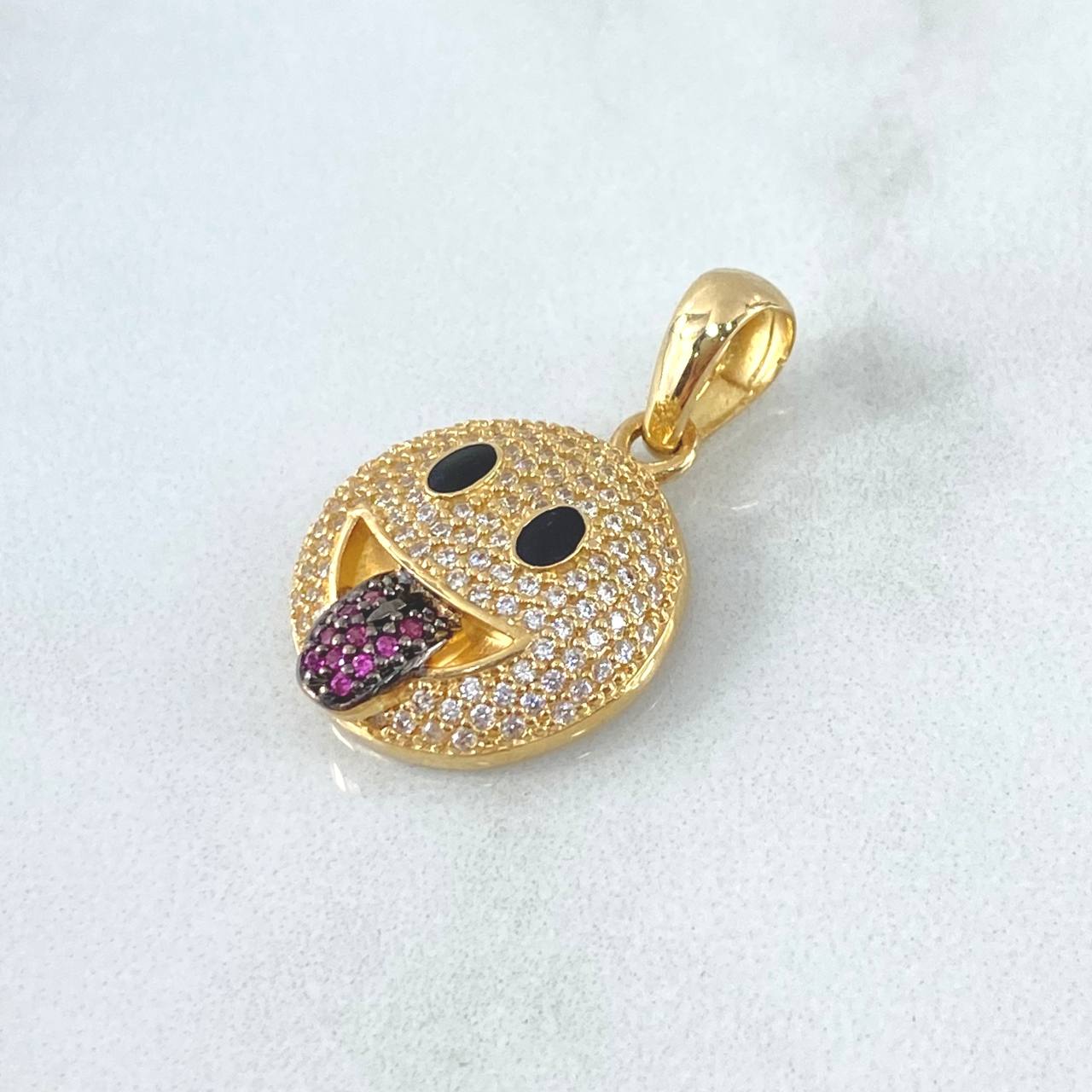Dije Emoji Lengua Afuera 4.15gr / 2.6cm / Circones Blancos - Fucsias Oro Amarillo 18K