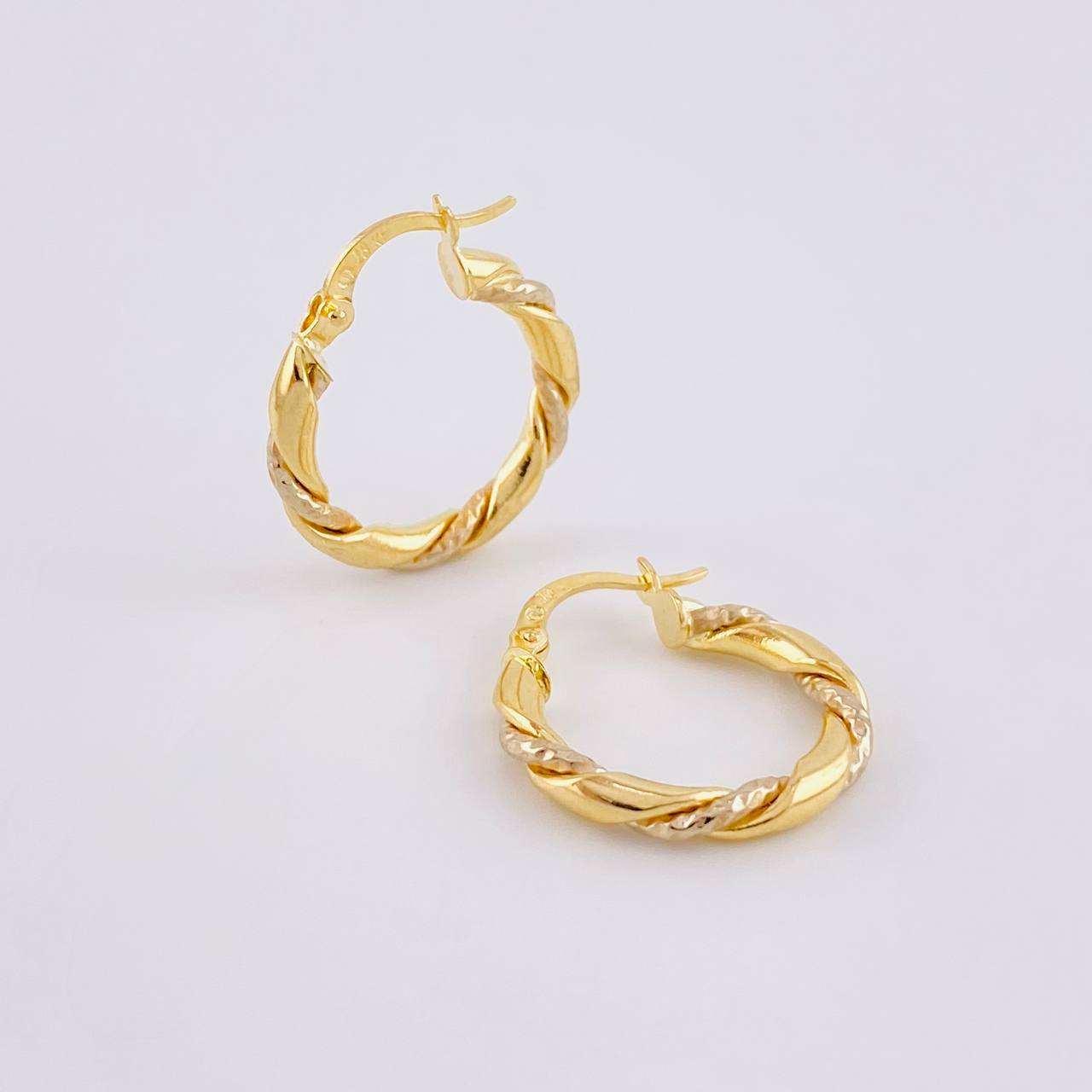 Candongas Sari 1.9g / 2.2cm Dos Oros Amarillo Blanco 18K