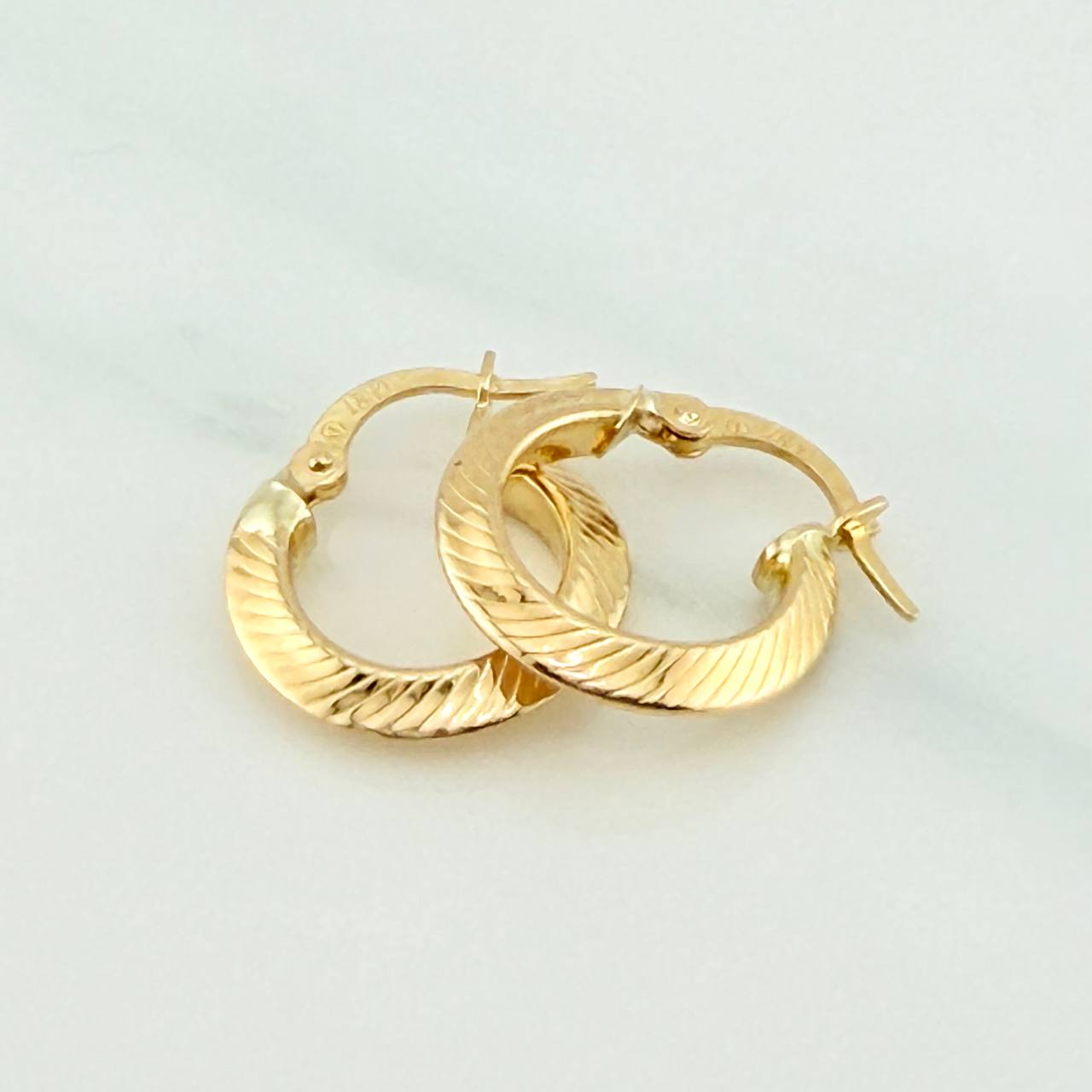 Candongas Clau 1.6gr / 1.7cm / Oro Amarillo 18K %