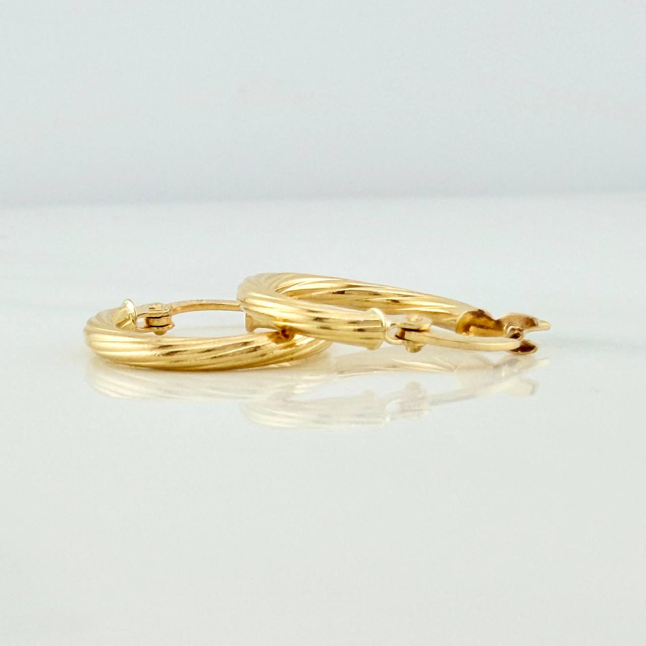 Candongas Lore 1.1gr / 1.7cm / Oro Amarillo 18K %