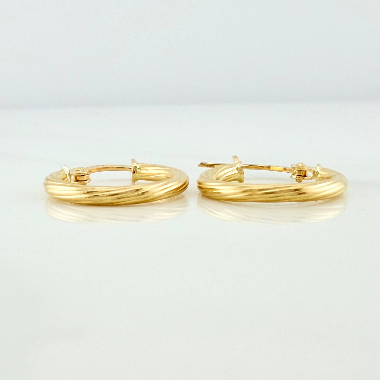 Candongas Lore 1.1gr / 1.7cm / Oro Amarillo 18K %
