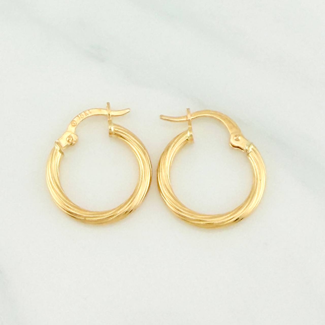 Candongas Lore 1.1gr / 1.7cm / Oro Amarillo 18K %