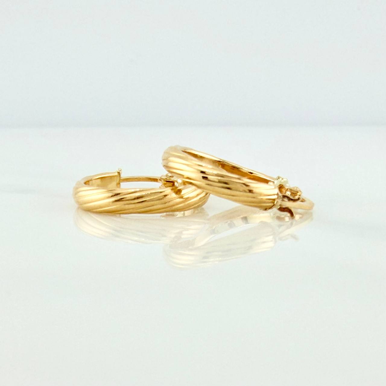 Candongas Nati 1.1gr / 1.6cm / Oro Amarillo 18K %
