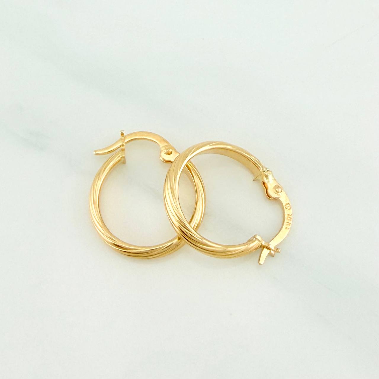 Candongas Nati 1.1gr / 1.6cm / Oro Amarillo 18K %