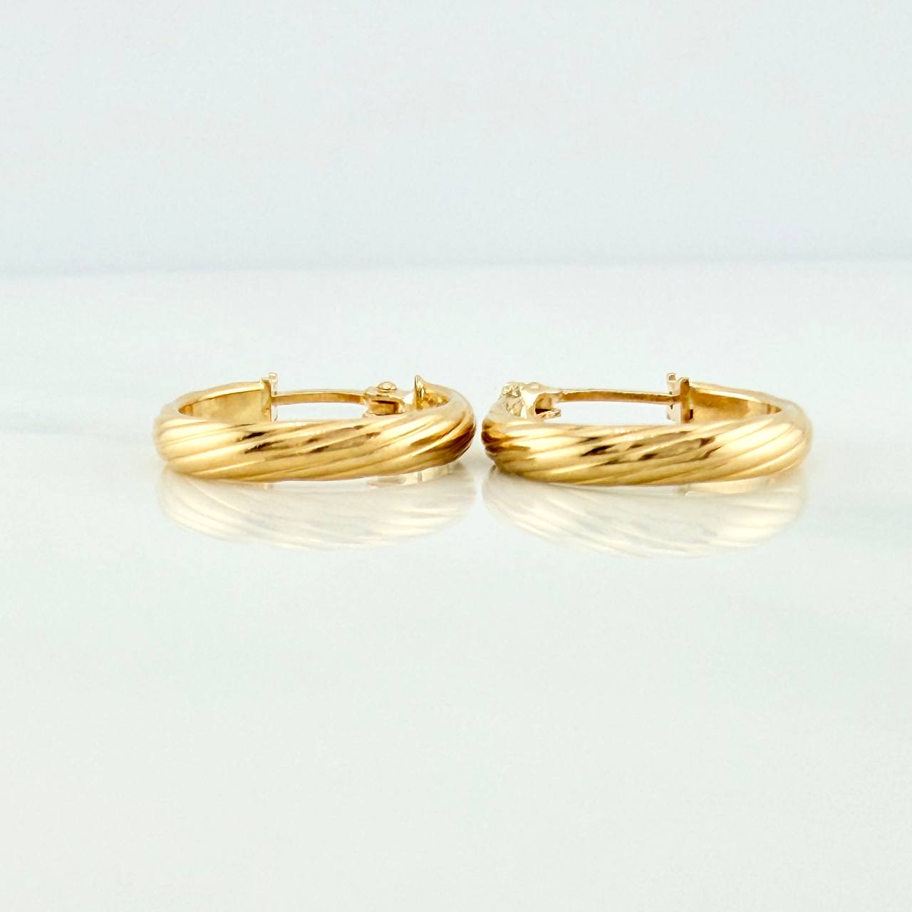 Candongas Nati 1.1gr / 1.6cm / Oro Amarillo 18K %